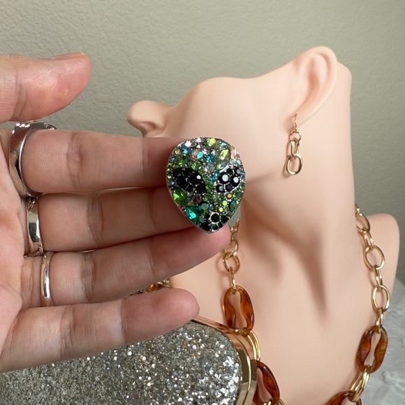 ⚜️❤️‍🔥  Aliené Rhinestone Brooch 👽💎💚 - Picture 7 of 7